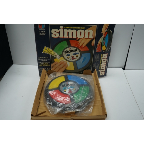 461 - MB Electronics Simon electronic memory game. 1978 edition.