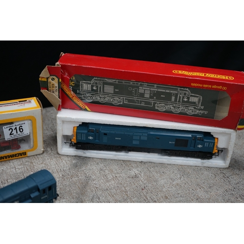 216 - Collection of Bachmann and Hornby OO Gauge Model Trains, including Santa Fe locomotive 216 and vario... 