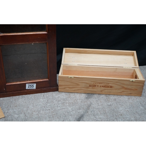 255 - Collection of two wooden wine boxes and a small wooden cabinet