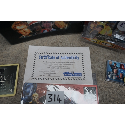 314 - Collection of Doctor Who items including trading card collection, action figure set, certificate of ... 