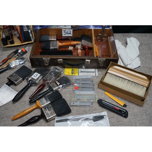 362 - Good Lot of Very Good Quality Decorators Tools incl. Brushes etc- including Hamiltons, mostly Britis... 