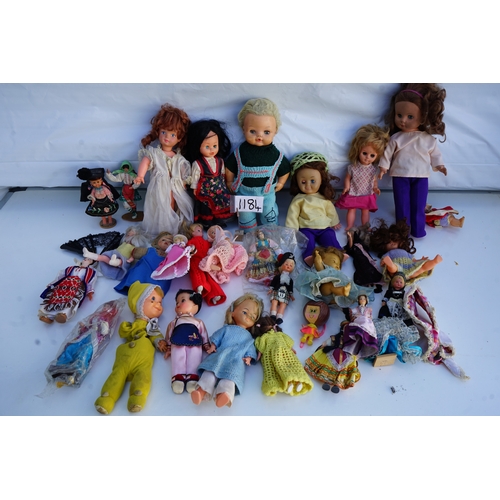 1184 - Collection of vintage dolls