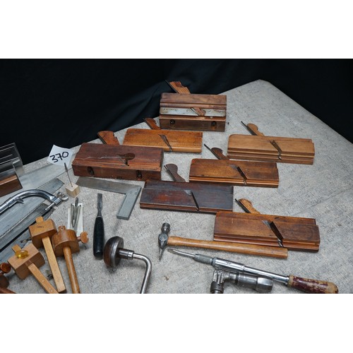 370 - Collection of good quality vintage woodworking tools, including hand saws, clamps, brace drills, han... 