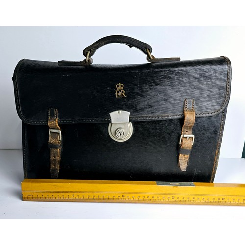 75 - Vintage Government officers / official Queen Elizabeth II black leather briefcase