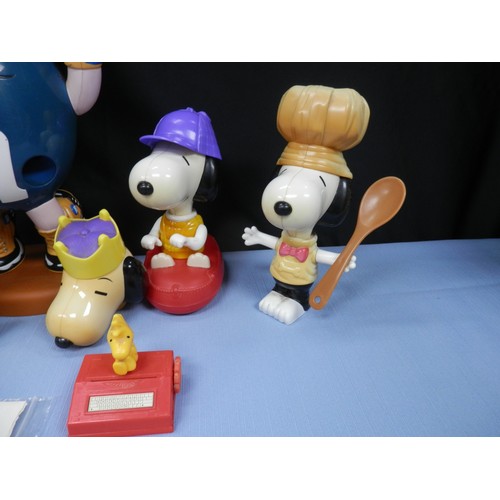 165 - Lot of Vintage Toys incl. Snoopy and M & Ms