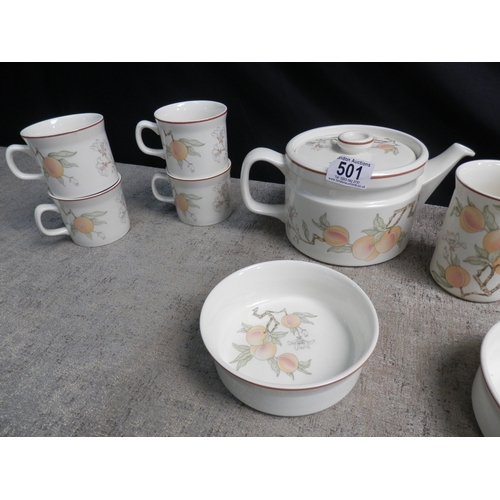 623 - Wedgwood Peach Dinner Set