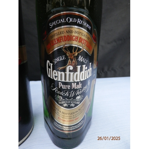 1e - Vintage Glenfiddich Special Old Reserve Pure Malt Scotch Whisky with original packaging.