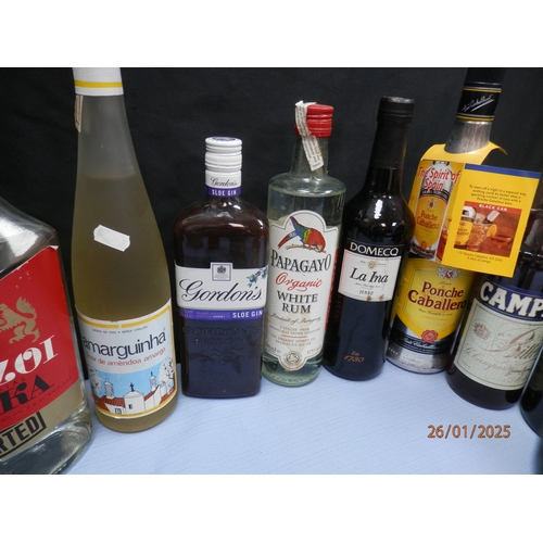 1i - Collection of assorted Vintage spirits and liqueurs including Gordon's London Dry Gin, Borzoi Vodka,... 