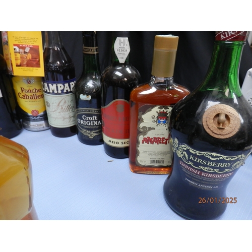 1i - Collection of assorted Vintage spirits and liqueurs including Gordon's London Dry Gin, Borzoi Vodka,... 