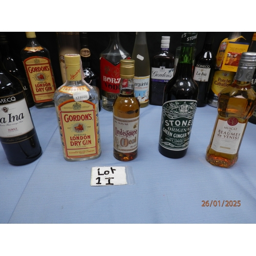 1i - Collection of assorted Vintage spirits and liqueurs including Gordon's London Dry Gin, Borzoi Vodka,... 