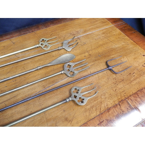 137 - Collection of Brass Fireside Toasting Forks (6)