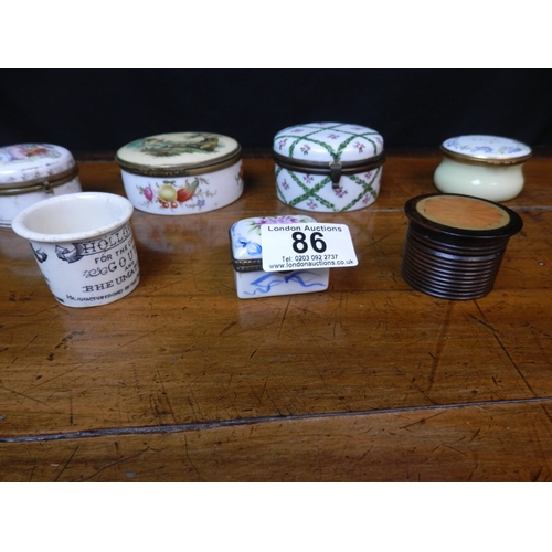 86 - Group of Antique and Vintage Trinket Boxes, a Victorian Ointment Pot, Tunbridge Ware Screw Top Patch... 