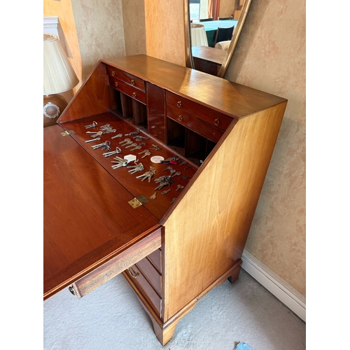 637 - George III Mahogany Bureau