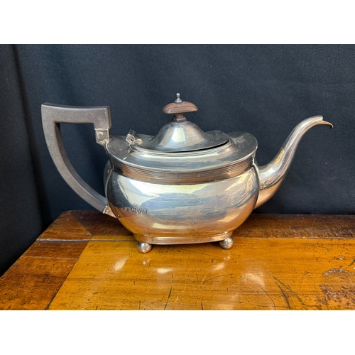 281 - A Hallmarked Silver Teapot, Milk Jug & Sugar Bowl Hallmarked Chester 1906 by Barker Bros (990g)