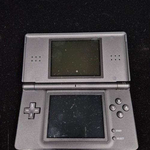 711 - Nintendo DS Lite together with Two Apple iPod Classics