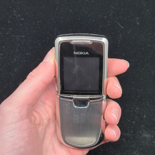 710 - Nokia 8800 Phone with Charger