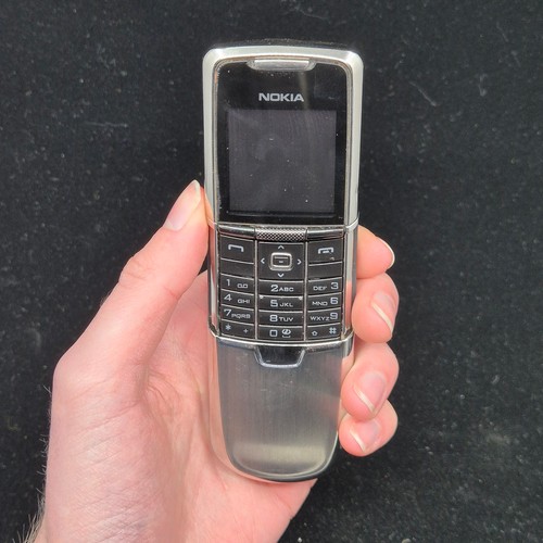 710 - Nokia 8800 Phone with Charger