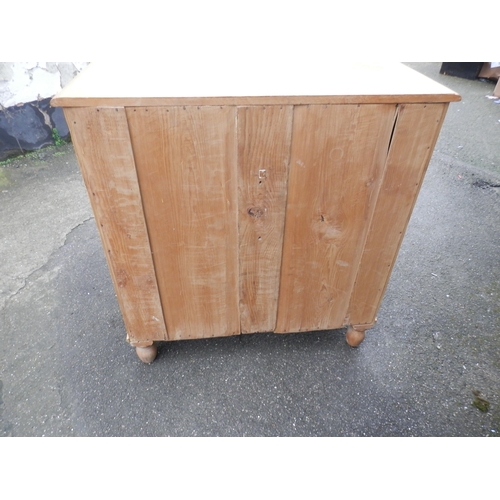 652 - Victorian Pine Chest of Drawers