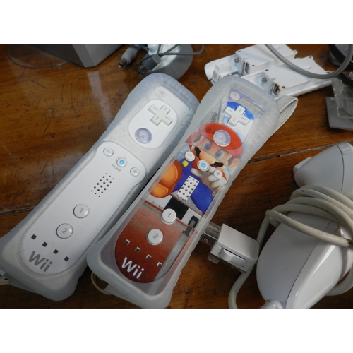 270 - Nintendo Wii together with Controllers & Accessories