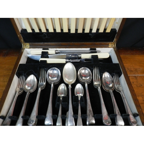 380 - Vintage Oak Cased Silver Plated Cutlery Canteen