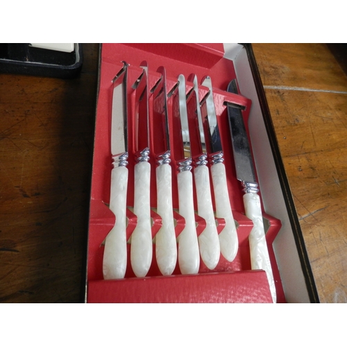 391 - Four Sets of Sheffield Stainless Steel Knives (25)