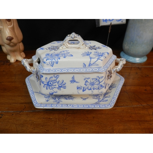 403 - Mixed Lot to include a Sylvac Vase (2860), and Dog (2951) together with a Wedgwood Clematis Tureen