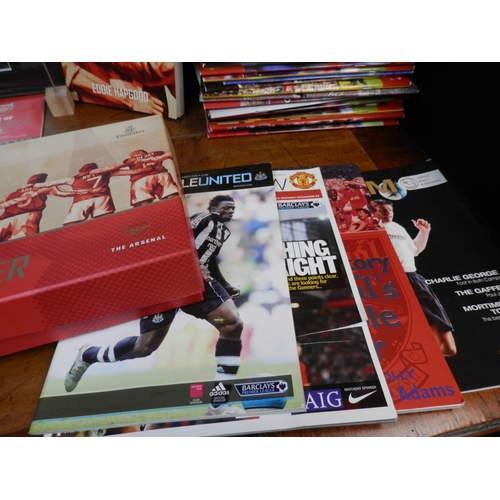 420 - Collection of Arsenal Memorabilia to include Books, Programmes and other items