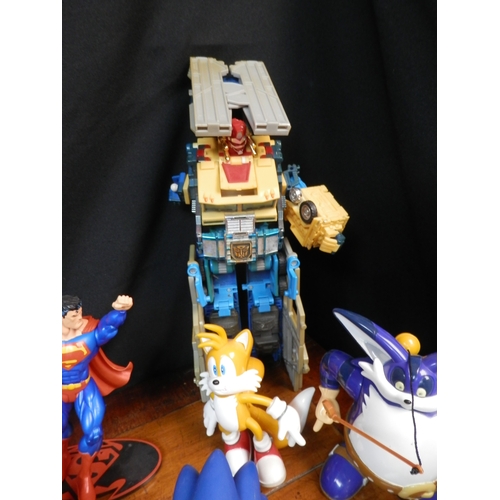 424 - Mixed Lot of Figures & Toys to include Marvel, Sonic The Hedgehog & Transformers