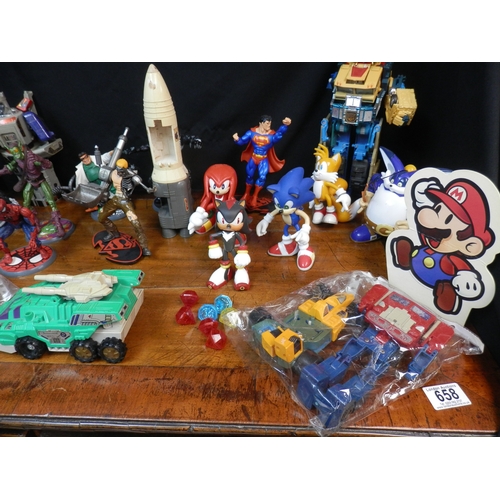 424 - Mixed Lot of Figures & Toys to include Marvel, Sonic The Hedgehog & Transformers