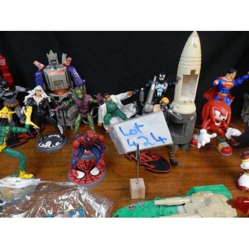 424 - Mixed Lot of Figures & Toys to include Marvel, Sonic The Hedgehog & Transformers