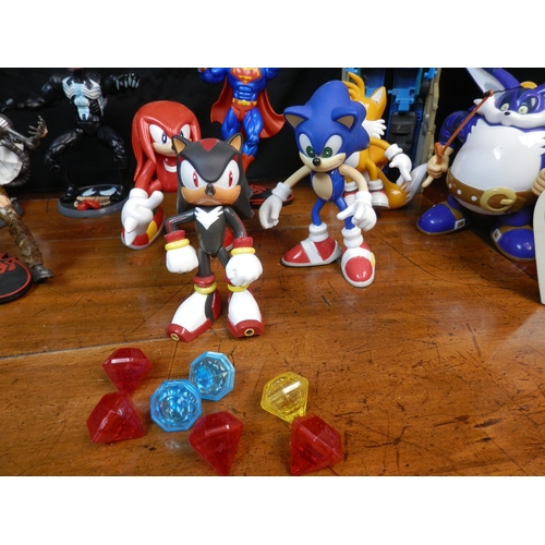 424 - Mixed Lot of Figures & Toys to include Marvel, Sonic The Hedgehog & Transformers