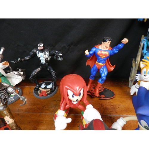 424 - Mixed Lot of Figures & Toys to include Marvel, Sonic The Hedgehog & Transformers