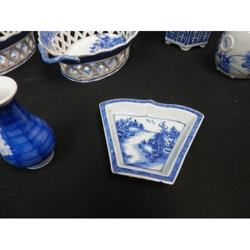 466 - Lot of Blue and White, highlights include Pair of Georgian Pearlware Chesnut Baskets