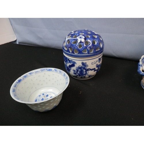 466 - Lot of Blue and White, highlights include Pair of Georgian Pearlware Chesnut Baskets