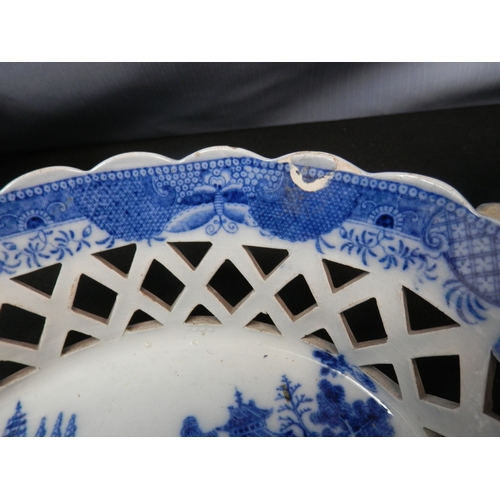 466 - Lot of Blue and White, highlights include Pair of Georgian Pearlware Chesnut Baskets