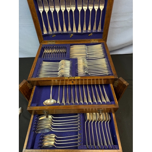 361 - A Solid Silver Oak Cased Cutlery Canteen for 12 by Henry Vander & Arthur Vander - CJ Vander London 1... 