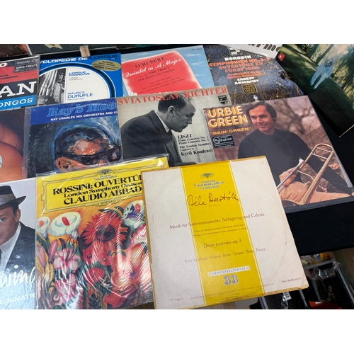 586 - Vinyl Records: A Good Collection of Classical to include Deutsche Grammophon (Mostly Stereo) also in... 