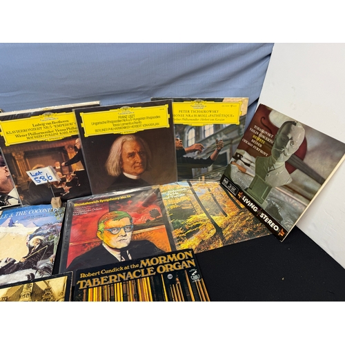 586 - Vinyl Records: A Good Collection of Classical to include Deutsche Grammophon (Mostly Stereo) also in... 