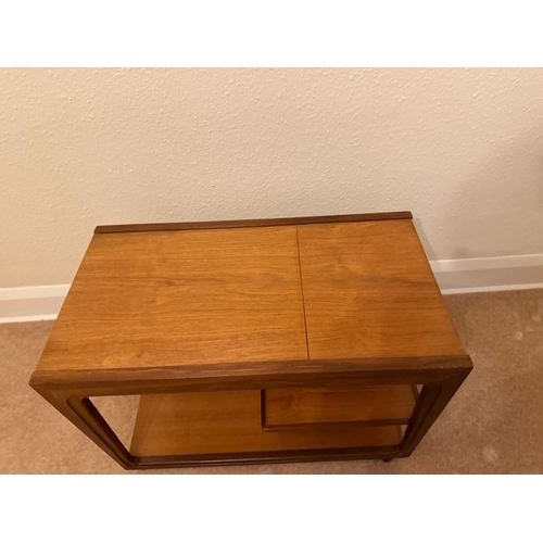 647A - Mid Century Cocktail Trolley