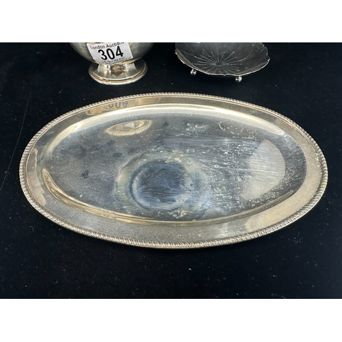 304 - Lot of Silver to include Mexican Sterling Silver Dish (345g), Hallmarked Silver Lotus Dish (Robert &... 