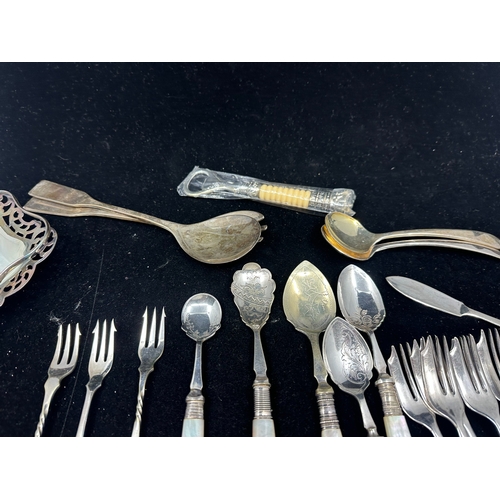 321 - Mixed Lot of Silver Plate incl. Mother of Pearl handled Examples