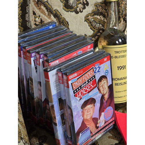 897 - Selection of Only Fools and Horses items