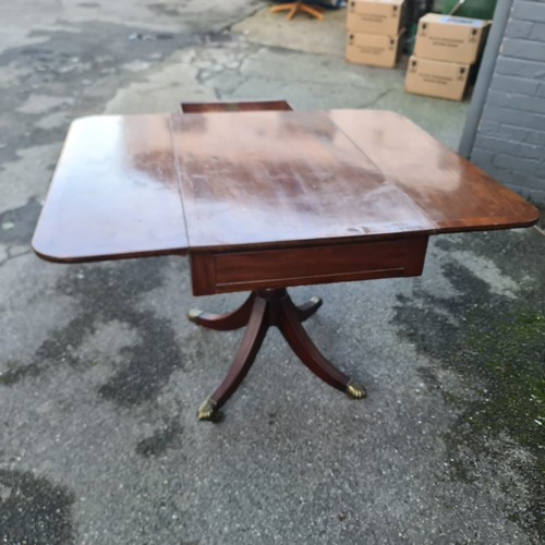 914 - 19th Century Mahogany Pembroke Table