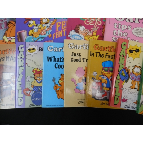 523 - Collection of Vintage Annuals and Comic Books etc including Garfield