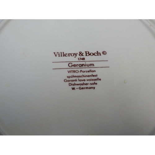 582 - Villeroy & Boch Geranium Dinner Service