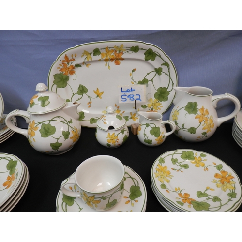 582 - Villeroy & Boch Geranium Dinner Service