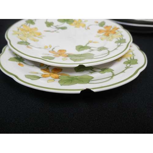 582 - Villeroy & Boch Geranium Dinner Service