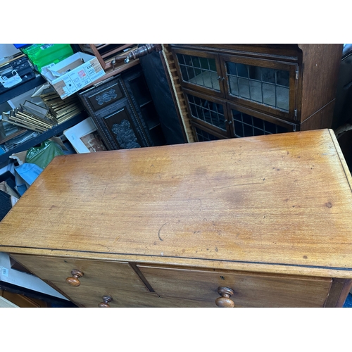 654 - 19th Century Mahogany 2 Short over Three Long Chest of Drawers