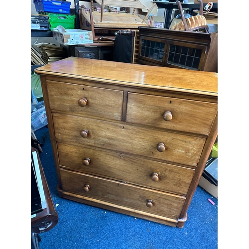 654 - 19th Century Mahogany 2 Short over Three Long Chest of Drawers