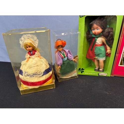 689 - Collection of Vintage Dolls including Dolls of All Nations